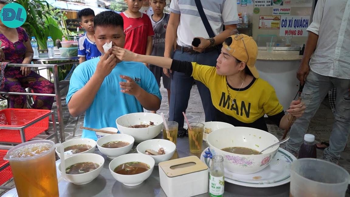 Nga Sumo từ Mỹ về đọ sức với Thánh Gióng Sài Gòn, từng ăn một lèo 15 đĩa cơm - ĐỘC LẠ BÌNH DƯƠNG